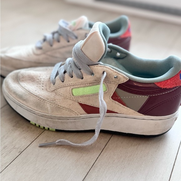 Reebok special edition sneakers. Women’s size 7. Mauve/neon - Picture 2 of 3